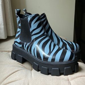 Size 8 blue and black zebra print combat boots